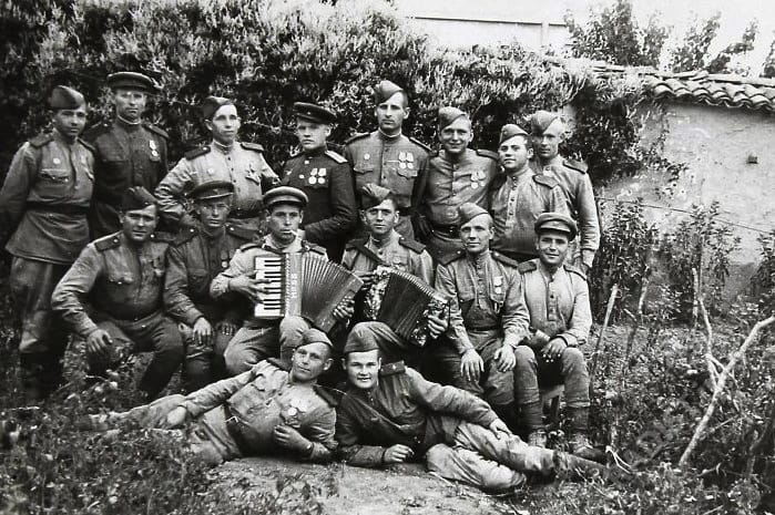Связисты 30 отдельного полка связи III Украинского фронта, г. Добрич, 1944 г.