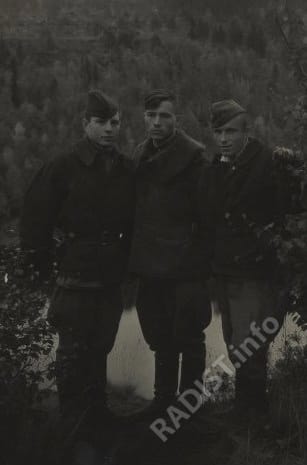 И.И. Аринин и стрелки-радисты. Аэродром Шонгуй, сентябрь 1944 г.