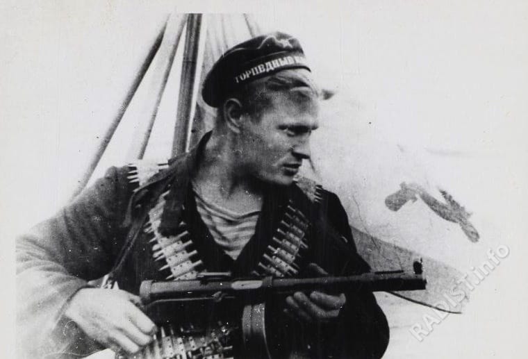 Радист, краснофлотец из отряда А.Г. Свердлова - Д. Шавров, 1942 г.