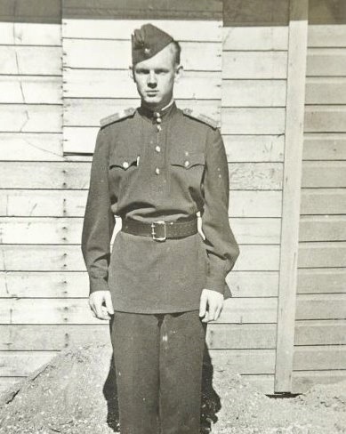 Сержант, воздушный стрелок-радист 1-го перегоночного авиаполка - Назаров Анатолий Гаврилович, 1945 г.